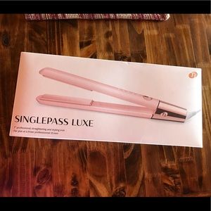 NIB T3 Luxe 1” flat iron